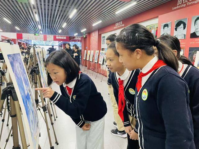 让科技插上艺术的翅膀！100幅科幻画展学生创意