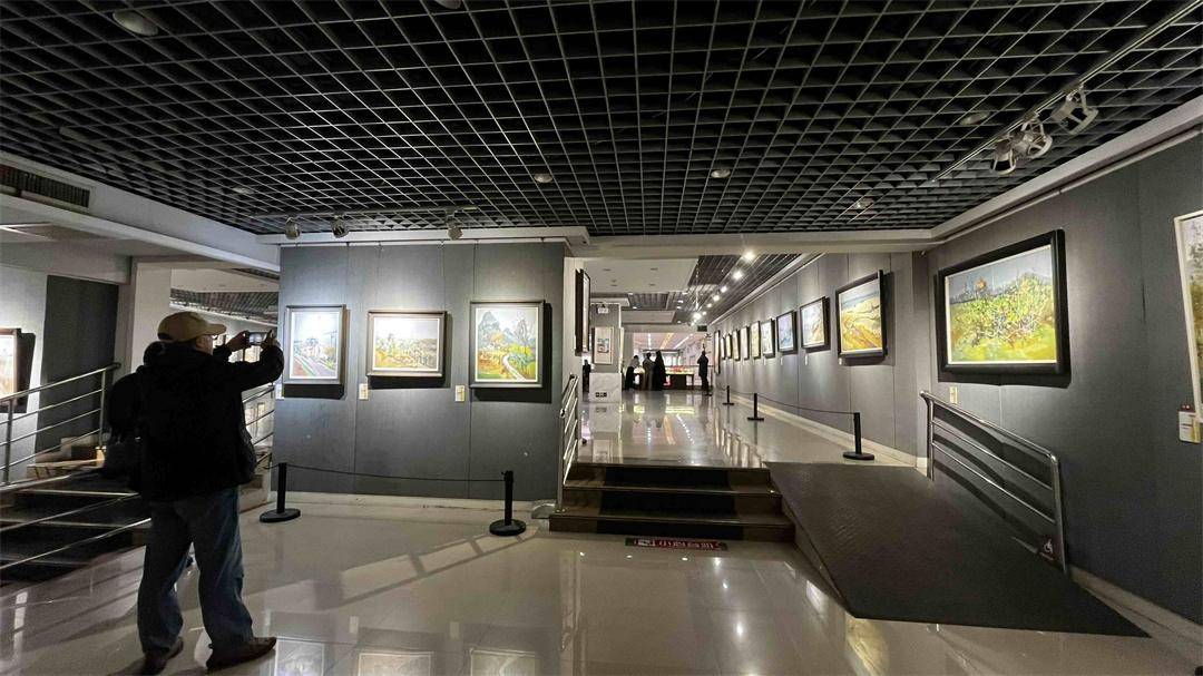 杨惠珺绘画艺术作品展开幕