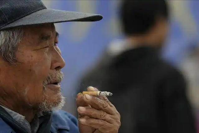 男性吸烟后，若频繁出现这4大异常，或已不适合吸烟，尽快戒了吧