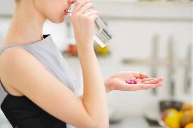 紧急提醒！专家：长期服用降脂药的人，身体若有这5症状必须检查