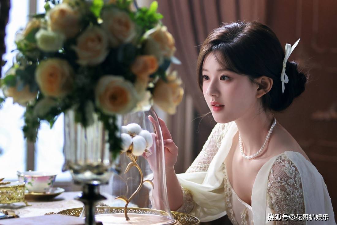 原创            赵露思又摊上事，品牌宣传图被指擦边，网友diss她在宣传低俗文化