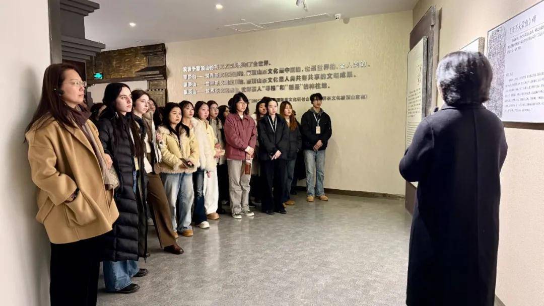 走出赛场入茶山！名山区开启“实景课堂”，高校学子一线问茶