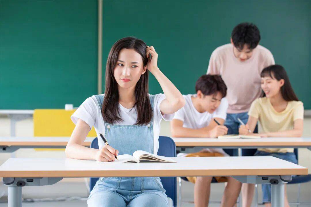 原创            男人如果真的爱你，以下的东西，他会迫不及待交给你