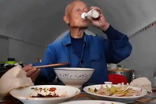 男性喝酒后，如果经常出现3种异常，证明已不适喝酒，赶紧戒掉