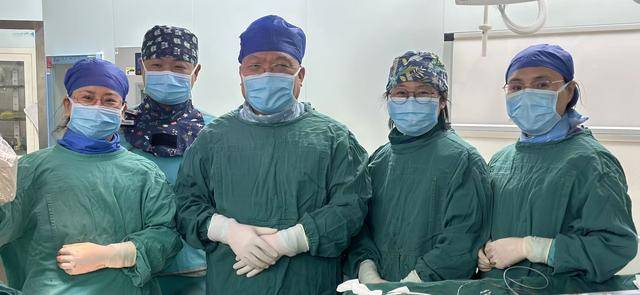 心脏起搏器竟成“炸弹”？一场惊心动魄的拆解手术