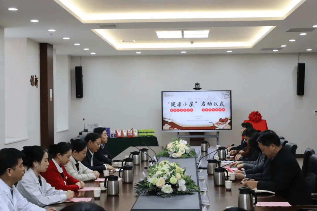 河南省中医院联合郑州中学“健康小屋”守护师生健康