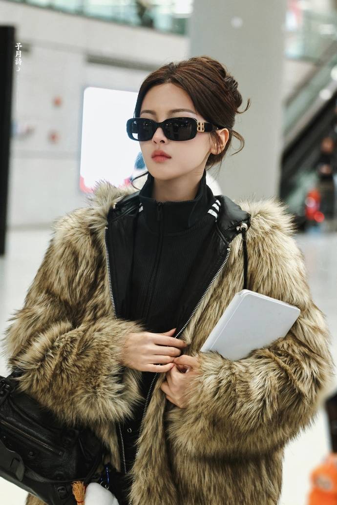 杨超越进组《今天是太阳雨》 这张脸美得太权威