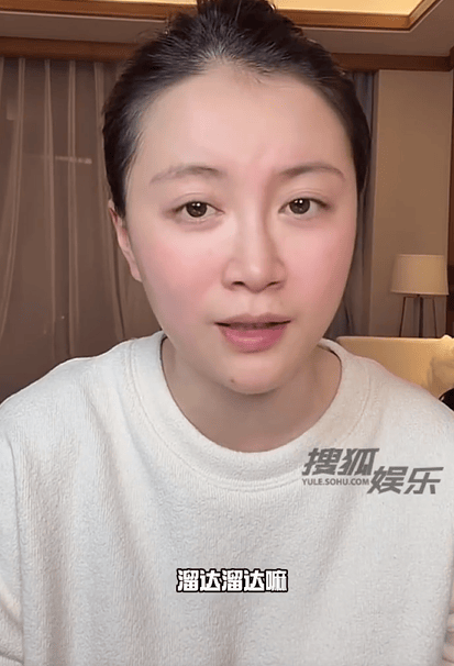 李嘉格与男友初次见面主动邀约散步 回忆恋爱起点满脸幸福