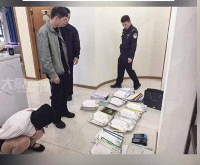 江苏常州一理发店低价引流后，扣押衣服，偷窥手机密码强行支付，言语恐吓甚至殴打，强制顾客消费共300万元