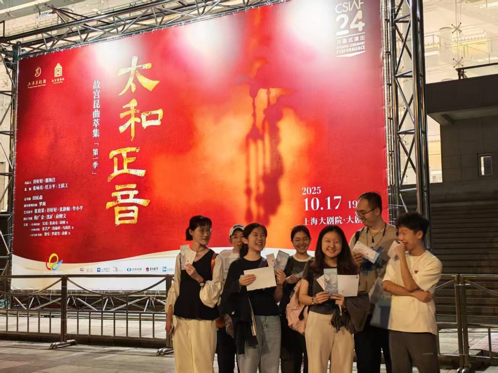 700余份评分、50余篇长评，艺术节学生观剧观展团交卷！