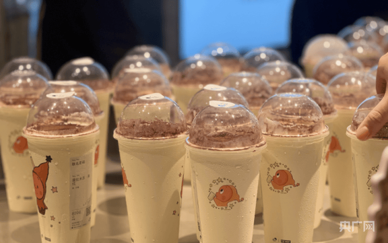 “百亿”英德红茶、喜茶、泡泡玛特联名新品全球同步上线