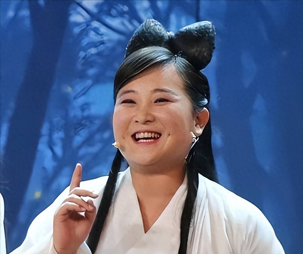 贾玲罕见露面!退出春晚、被综艺"开除"的贾玲，为何不按常理出牌