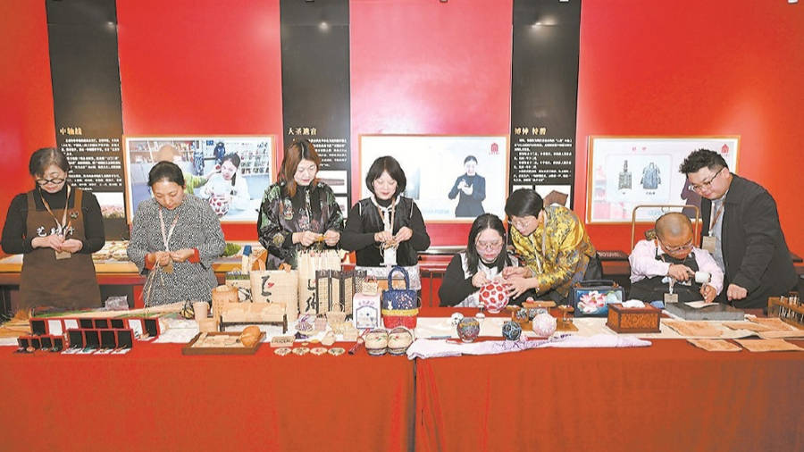 阳光生活 | 上海市残疾人文化艺术作品在故宫“绽放”