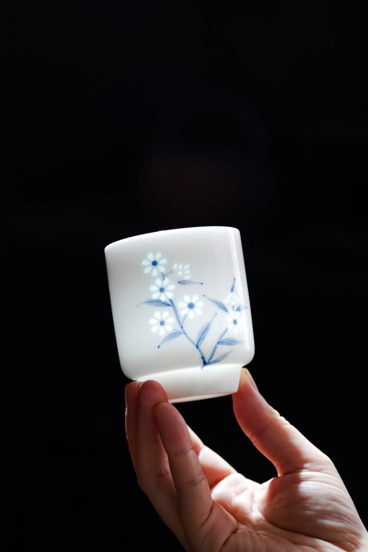 震惊！口碑爆棚的玲珑瓷茶具，竟藏着这些鲜为人知的秘密！