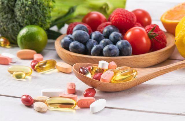 别盲目跟风补维生素！量补充当心伤身