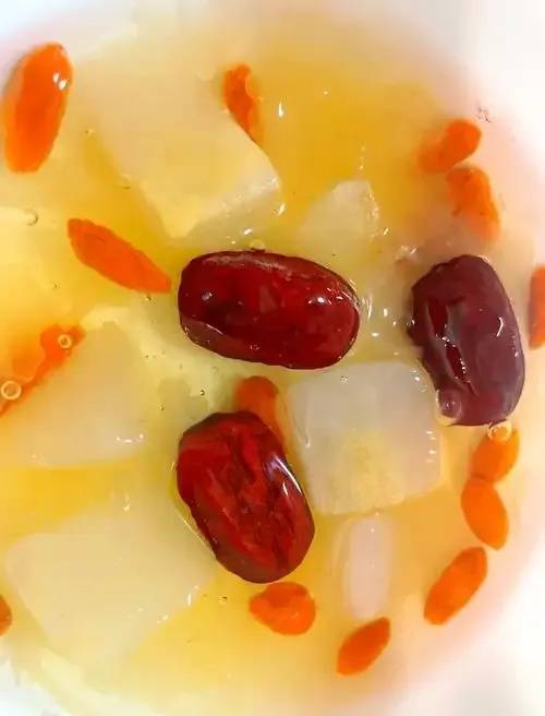 冬日暖胃汤：驱寒补益的家常美味