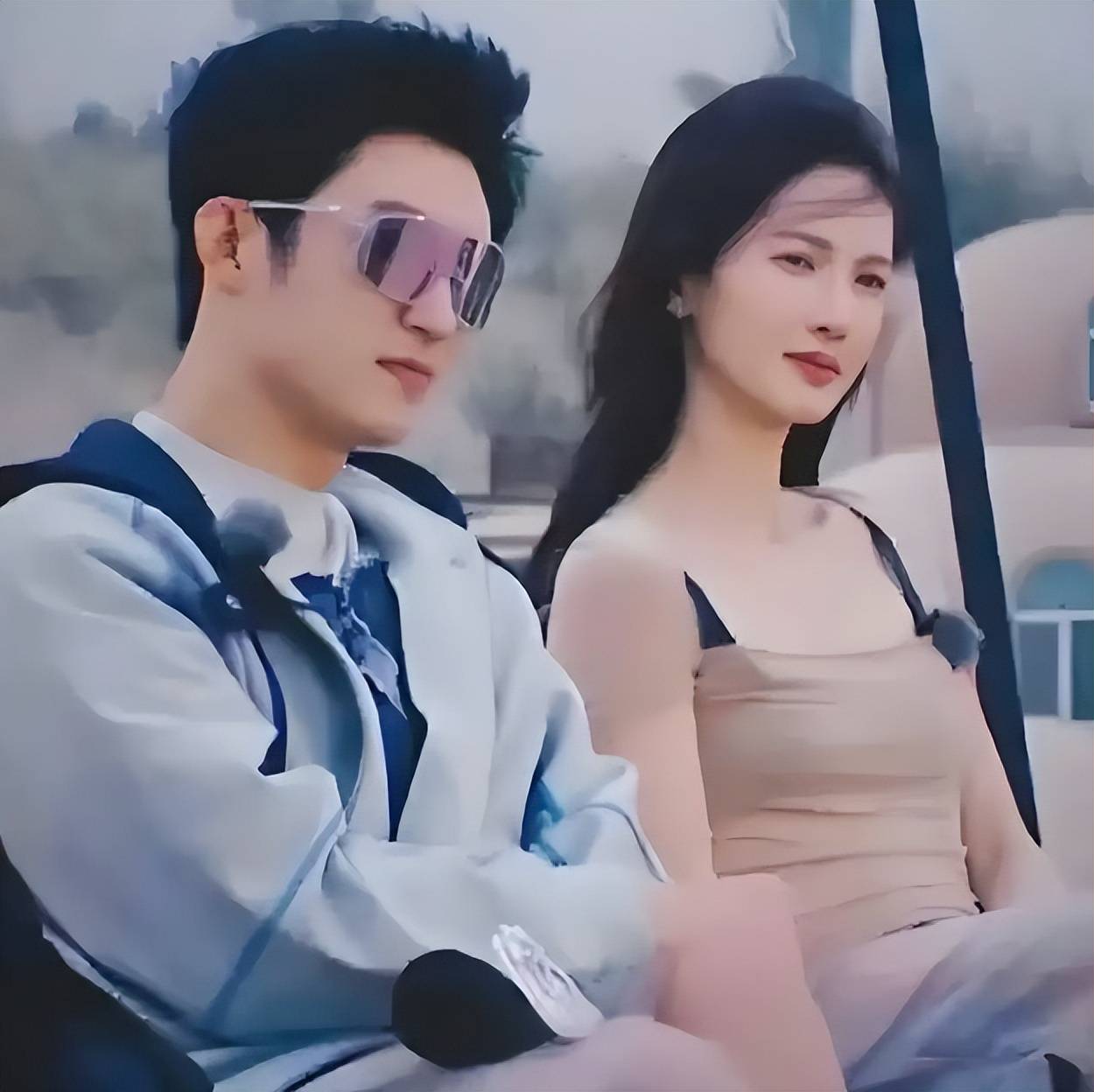 原创            金晨黄景瑜五秒钟“腿咚”，引爆热搜，是暧昧实锤还是综艺陷阱？