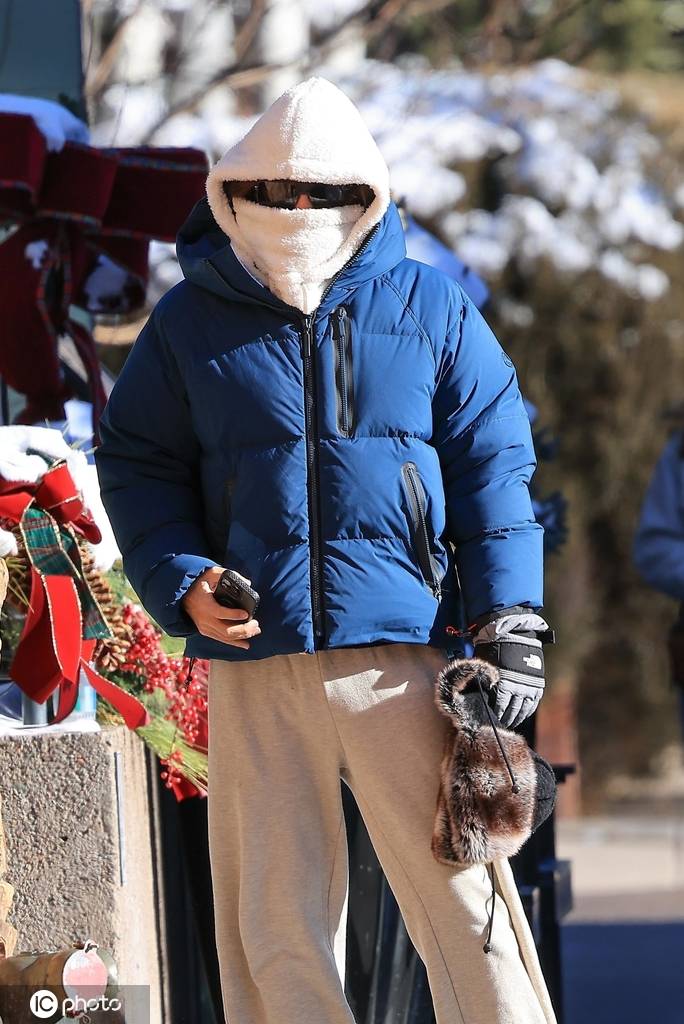 杰瑞德·莱托阿斯彭冬日出街 全副武装低调购物