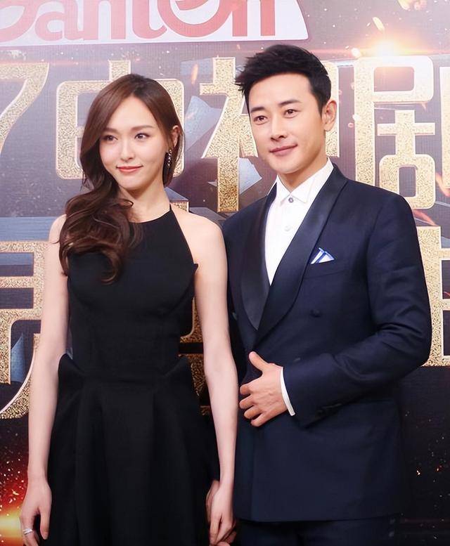 罗晋风波后首次露面，双颊浮肿脸色沧桑，戴棒球帽目光似含水汽