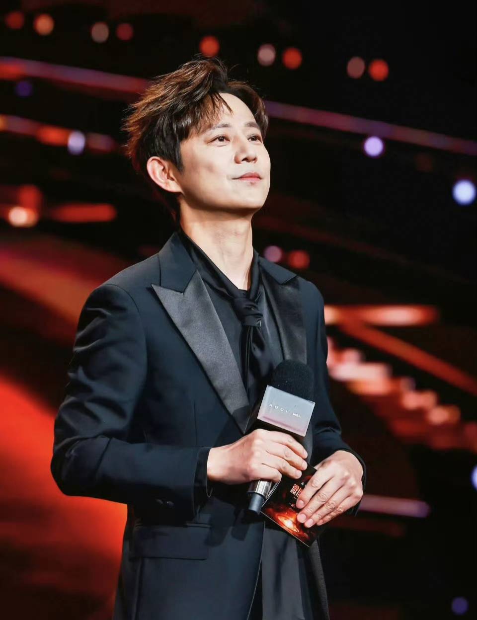 何炅早年"不挑食"的主持生涯