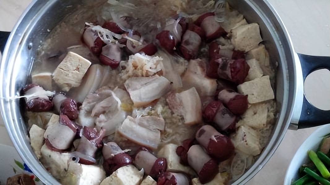 原创            冬天经常吃酸菜到底好不好？吃酸菜的注意事项，可不能随便吃了