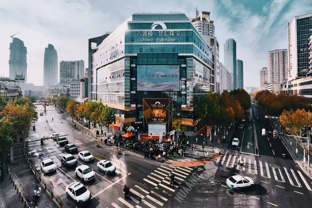 专业比拼秀绝活 非遗技艺亮眼吸睛 首届六渡桥珠宝大咖争霸赛焕活老商圈