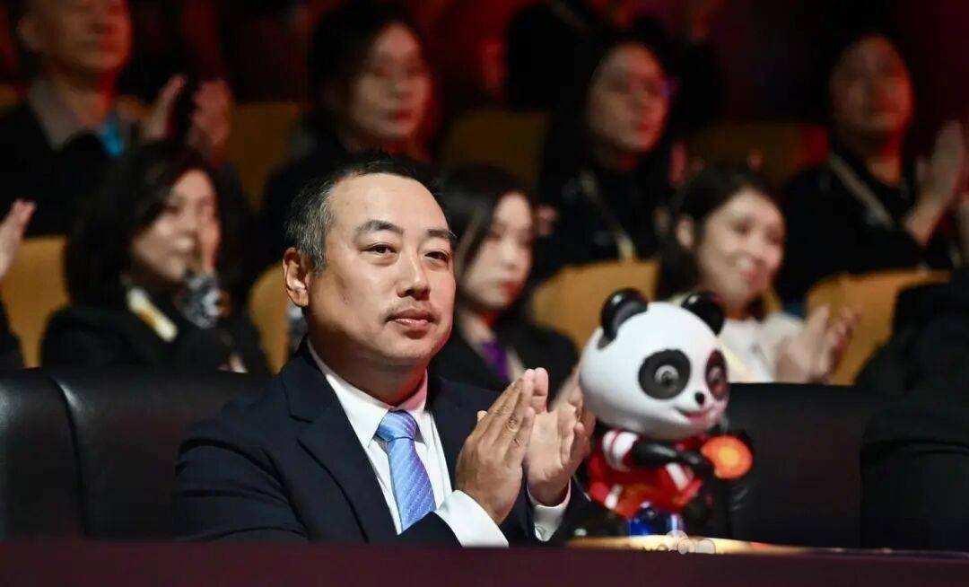 原创            震撼！47岁王励勤逆袭上位，刘国梁出局背后藏何深意？