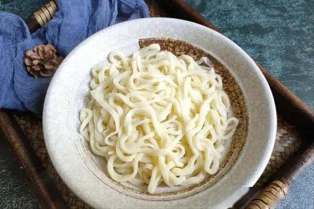 调查发现：若天天早餐都吃面食，不出半年时间，身体或有这5变化