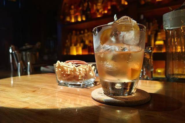 男性喝酒后，若频繁出现5种异常，证明已不适合喝酒，赶紧戒了吧