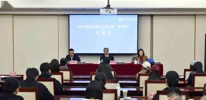 广电总局：以“广电21条”为重点，演员和经纪人应始终坚守艺术理想