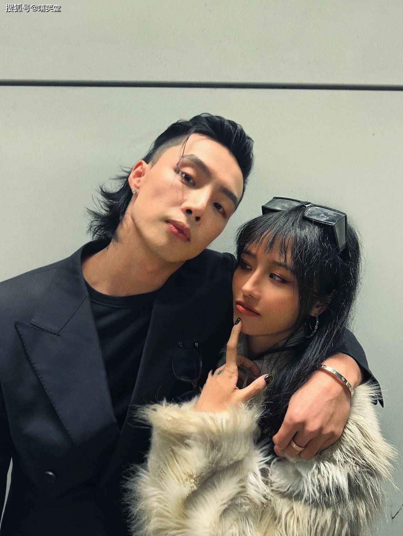 原创            突发！两位Rapper官宣恋情！