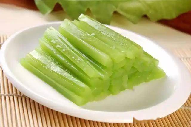 莴笋立大功！医生调查发现：莴笋对这3种疾病有好处，可以常吃
