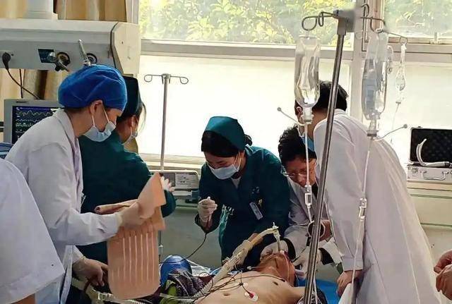 江苏男子突发脑出血走了，医生无奈：吃降压药时候，没注意这4点