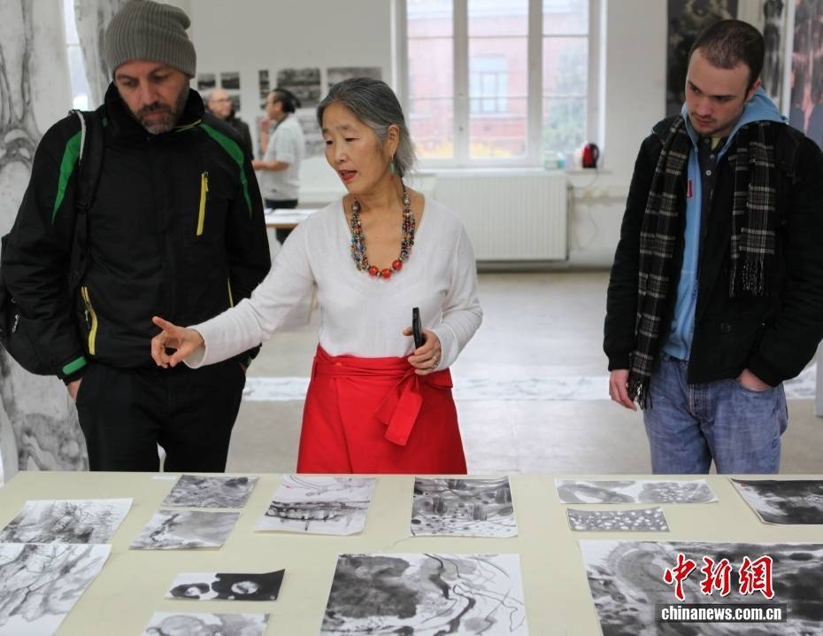 比利时艺术院校学子研习中国水墨艺术
