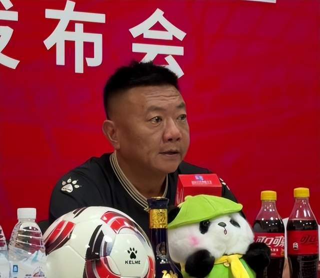 原创            前国足名宿：现在国脚荣誉感和我们没法比，出去比赛是旅游了！