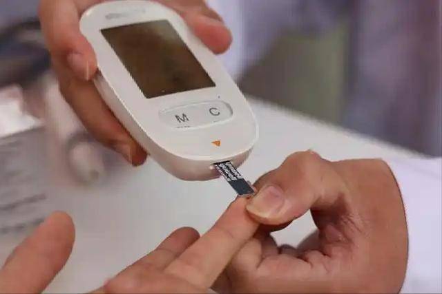 查出糖尿病的人越来越多！提醒：罪魁祸首已发现，5种食物要少吃