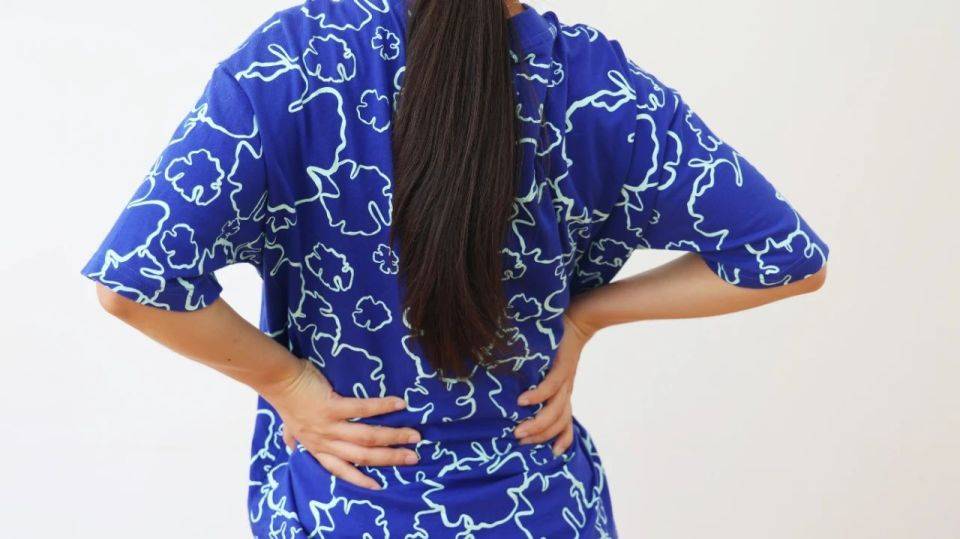 原创            胸背反复疼痛是怎么回事？医生：若出现这3种情况，需尽快就医