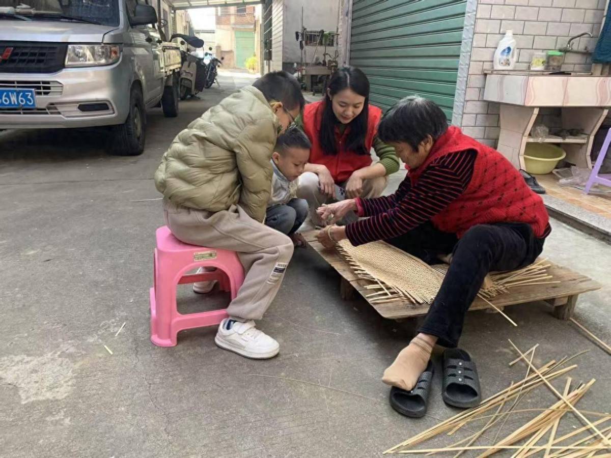 平安产险漳州中心支公司：守护非遗传承 指尖竹编“织”就公益新篇