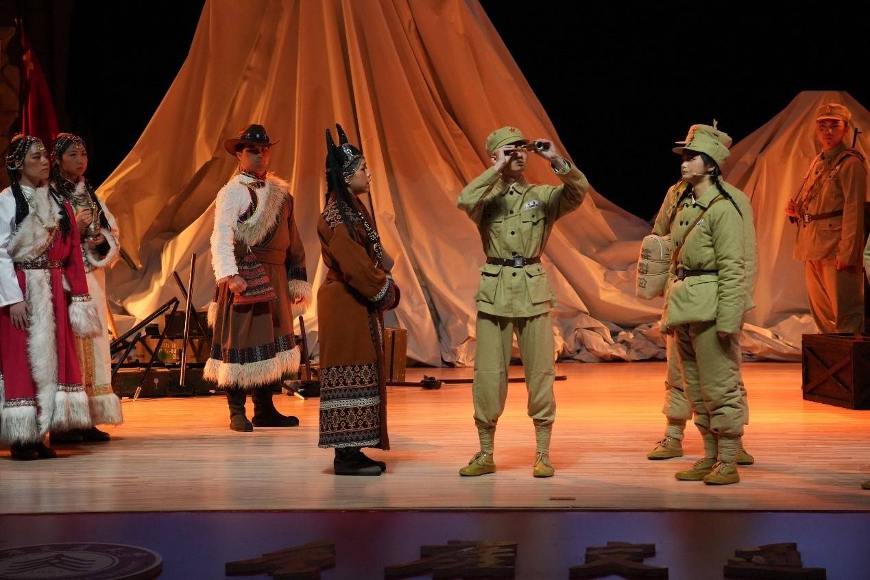 重庆交大艺术思政课《此路向苍穹》首演 致敬“两路”精神