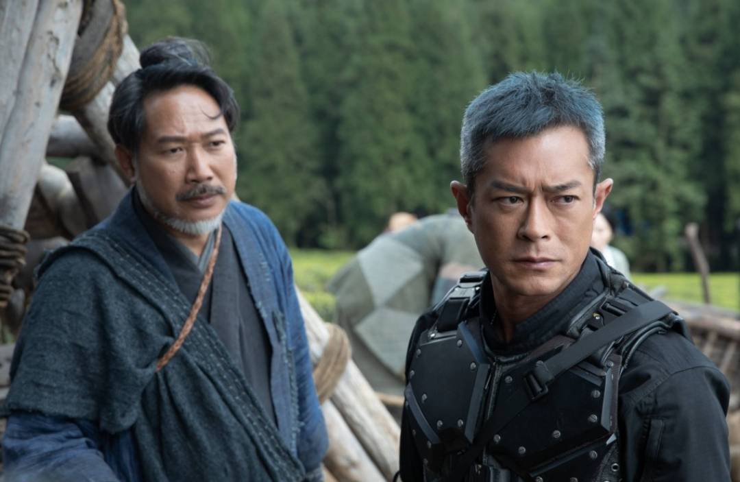 63岁前TVB男星须发皆白，收入大跌转行卖魚，被小24岁女友狠甩认有第三者