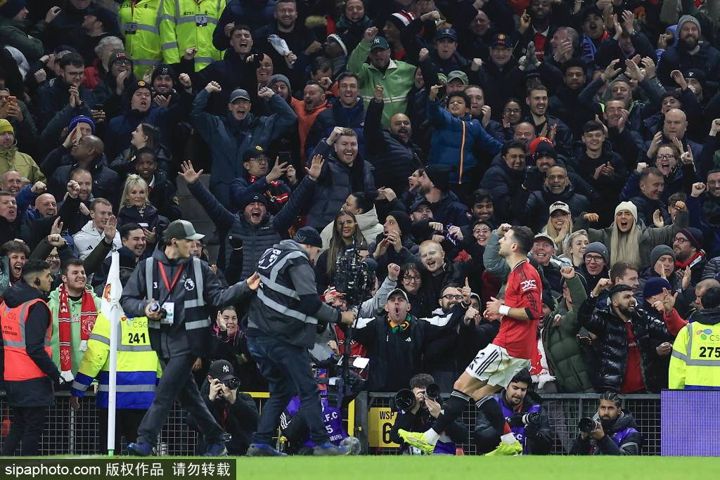 曼联中场梅努的未来：从边缘到重生