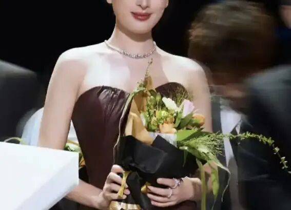 马苏被曝新恋情？评论区却歪楼，难逃“做头发”旧梗！