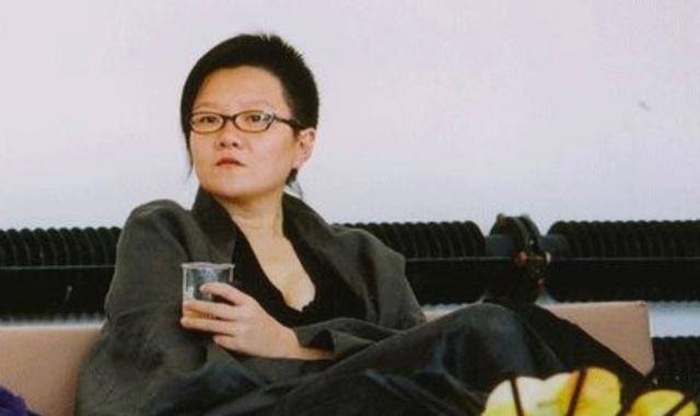 原创            洪晃也没想到，19年前领养的女儿，如今竟成了自己最大的依靠