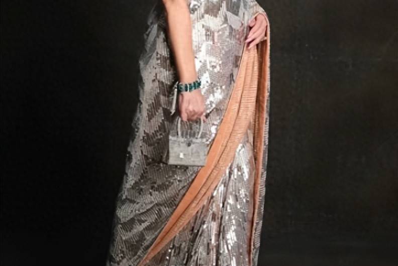 印度首富夫人多壕？爱马仕限定钻石包随手拎，一只够穷人活1400年