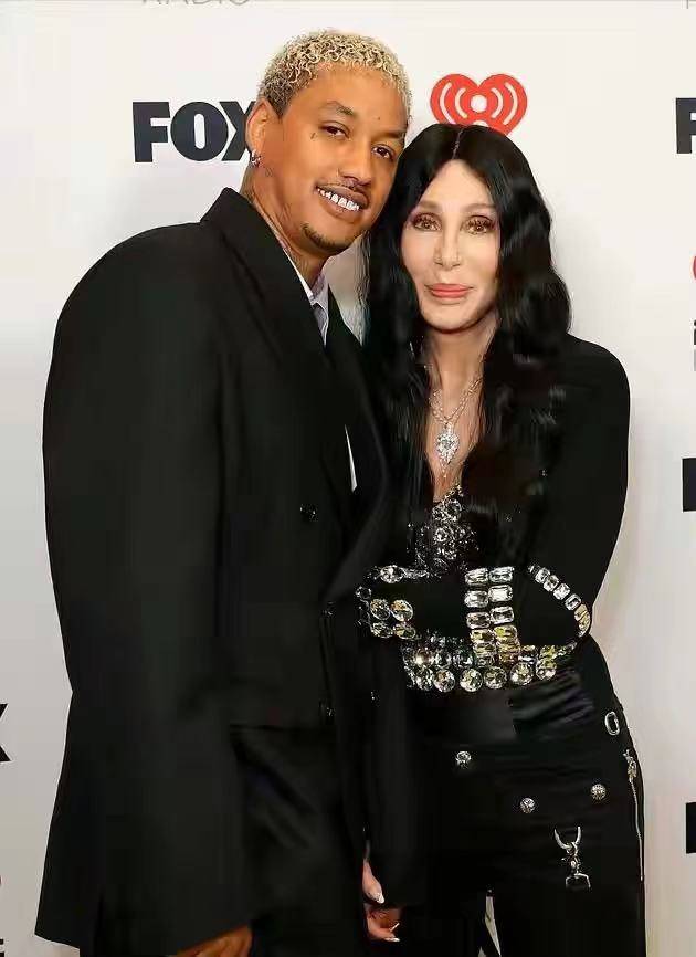 原创            美国“刘晓庆”被曝80岁将下嫁小40岁男友