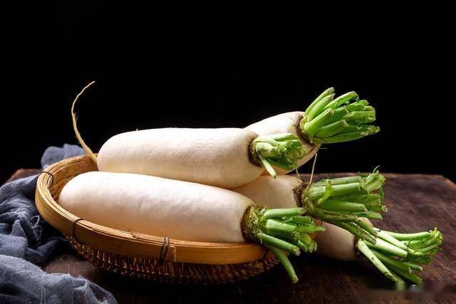 冬天，提醒中老年，遇见它使劲吃，生吃利水消肿，熟吃化痰止咳！