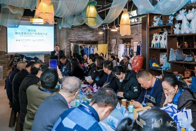 第四届湖北蓝染文化产业基地大会暨首届荆楚植物染色艺术作品展启幕