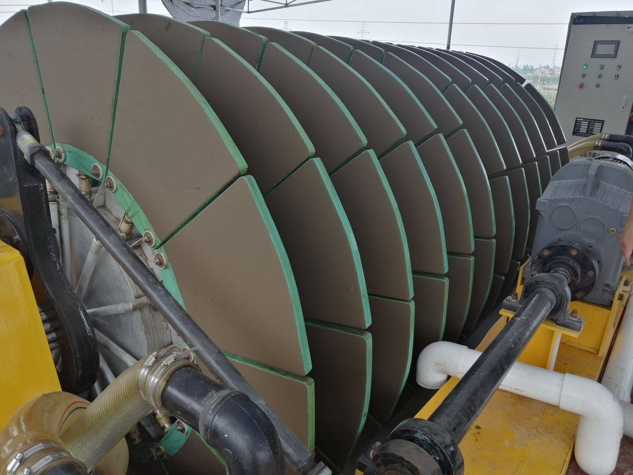 陶瓷脱水设备优选连云港博云机械，专注陶瓷滤泥机研发，全自动陶瓷脱水机高效稳定，助力行业升级