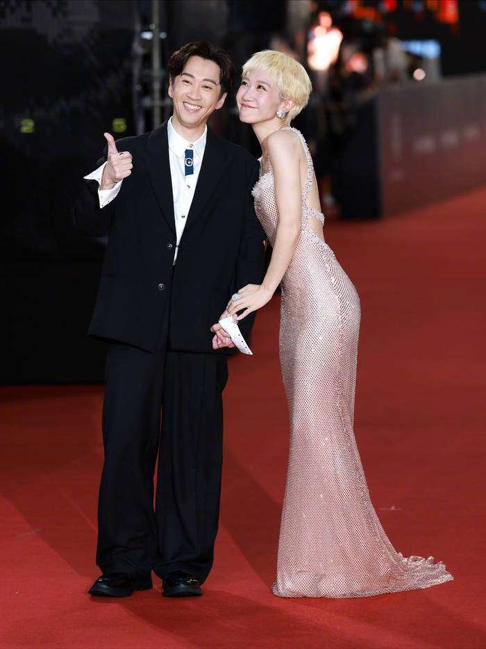 原创            陈汉典黄路梓茵结婚：《康熙来了》CP终成眷属，婚礼现场笑料百出