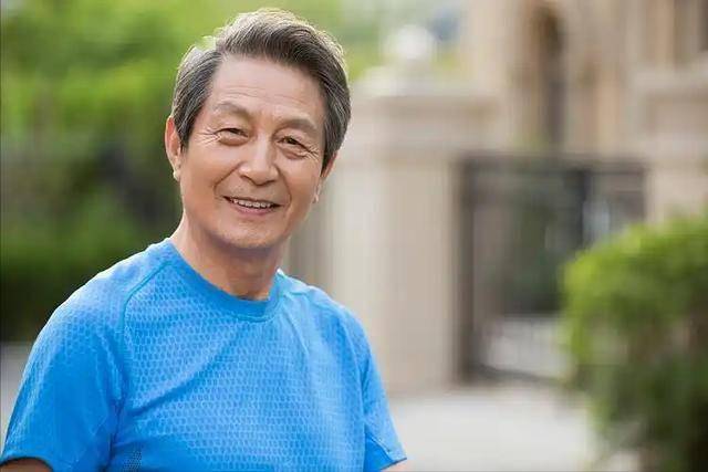 不管你是否相信，男性一旦过了70岁，基本会有这5个现状，要接受
